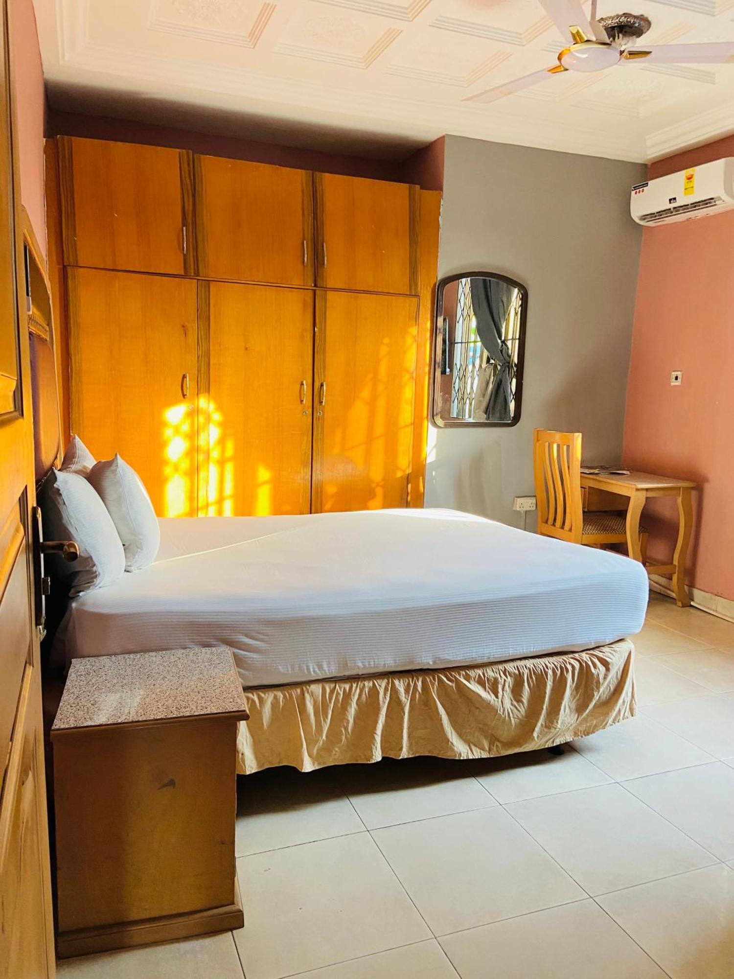 Heaven Gate Hotel Accra Esterno foto