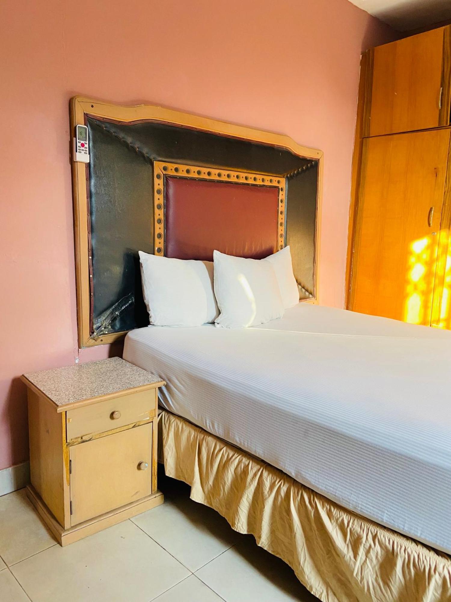 Heaven Gate Hotel Accra Esterno foto